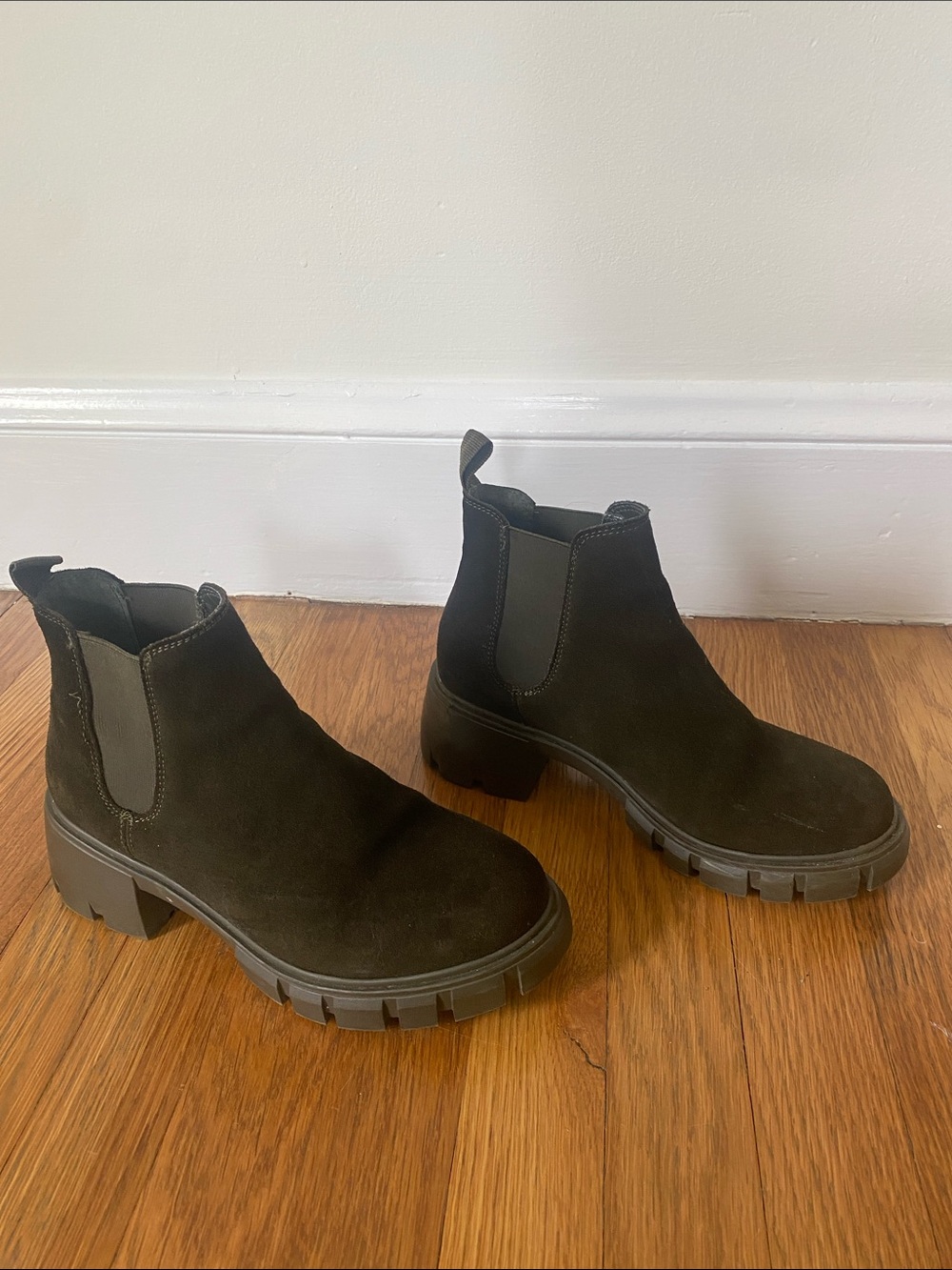 Steve Madden Olive Green Suede Chelsea Lug Booties - Picture 3 of 7